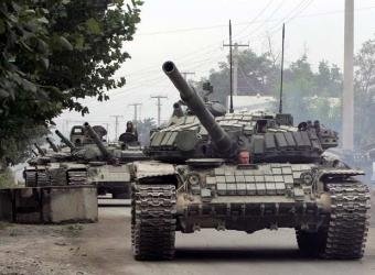 Una columna de tanques rusos abandona la capital de Osetia del Sur  (Foto: EFE)