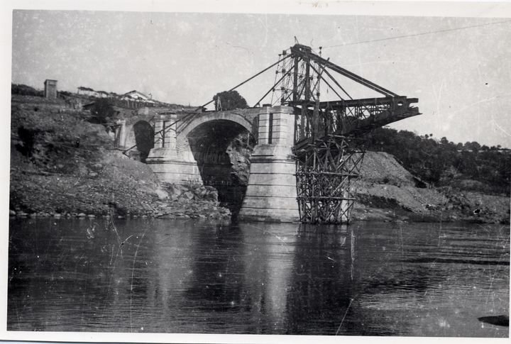 Ponte Nova en construcción
