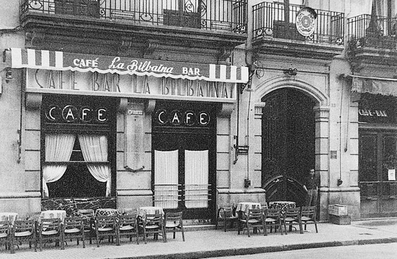 El Café Bar La Bilbaína, en una imagen de 1955.