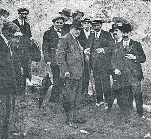 Foto Xesta 1919.  El juez de instrucción Rodríguez Marquina, primero por la derecha, en el caso de El Federal.