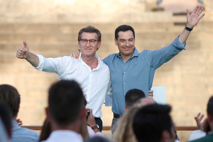 Alberto Núnez Feijóo, y el candidato popular a la presidencia de la Junta de Andalucía, Juan Manuel Moreno (EFE)