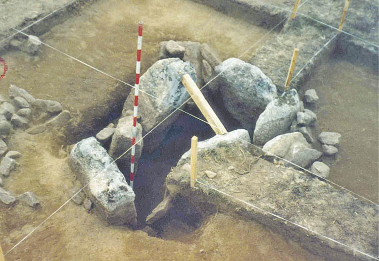 Pequeno dolmen M5 de Outeiro de Cavaladre, Muíños.