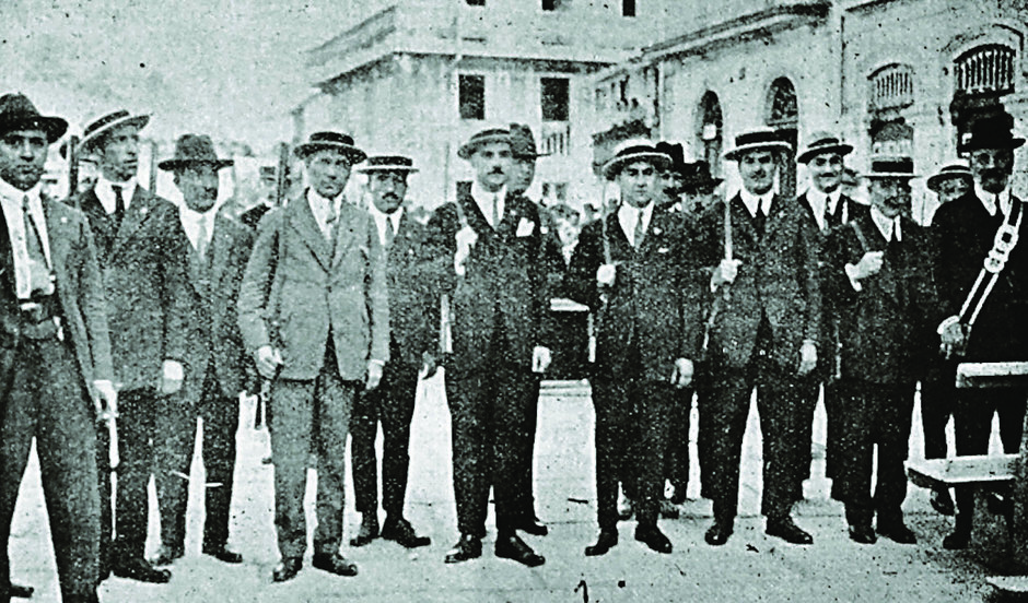 Foto 1924.  Archivo BDGA.  Grupo de somatenistas de Verín.