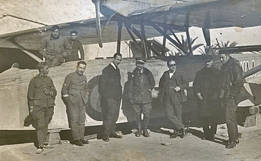 Foto Chao 1921. Cedida por la familia. Base aérea, en la Guerra de Marruecos.