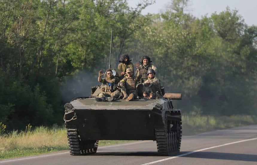 Soldados ucranianos en Bajmut.