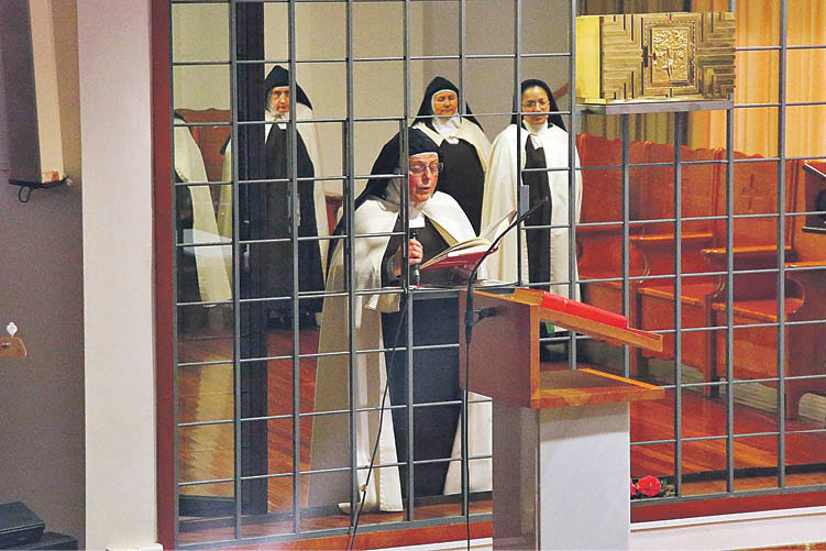 Carmelitas Descalzas durante una ceremonia. GONZALO BELAY