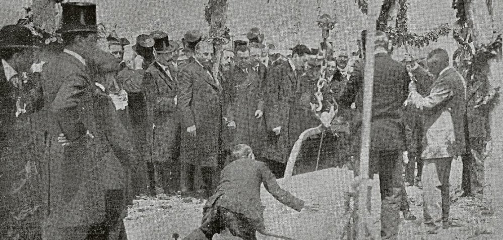 Ante Bugallal se coloca la primera piedra del Gran Hospital. Foto J. Pacheco 1911.