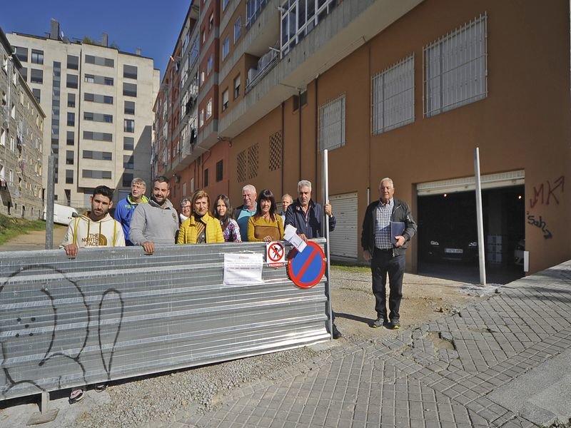 Ourense 22/10/19
Protesta vecinos por cierre de sus garajes de los edificio en la calle Roi Páez

Fotos Martiño Pinal