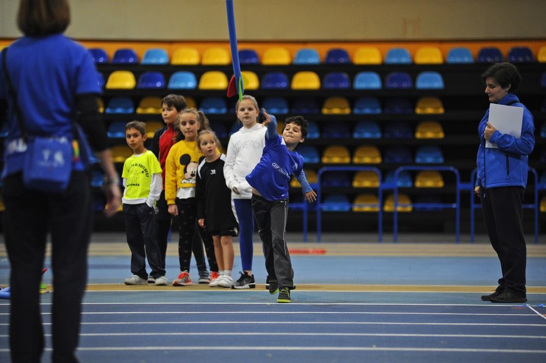 Ourense 14/11/19
Actividades deportivas escolares en la pista de atletismo de expourense

Fotos Martiño Pinal