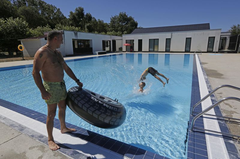 Maceda. 19/06/2020. Apertura de las piscinas municipales de Maceda con las medidas de seguridad por el Covid-19.
Foto: Xesús Fariñas