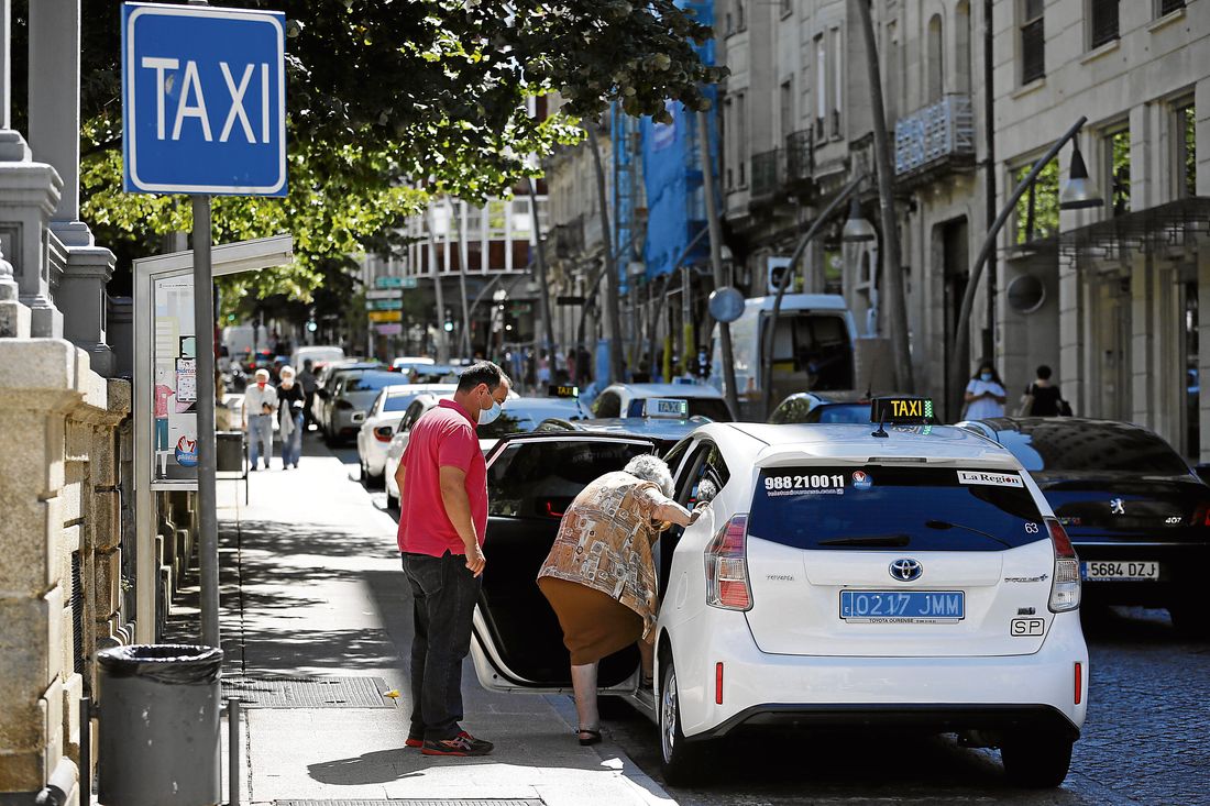 Ourense. 27/08/2020. Reportaje sobre los Taxis en la ciudad. En la foto la parada de taxis del parque San Lázaro.
Foto: Xesús Fariñas