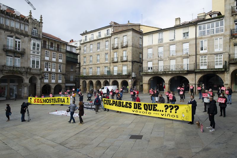 Ourense 10/11/20
Protesta hostelers en la plaza mayor

Fotos Martiño Pinal