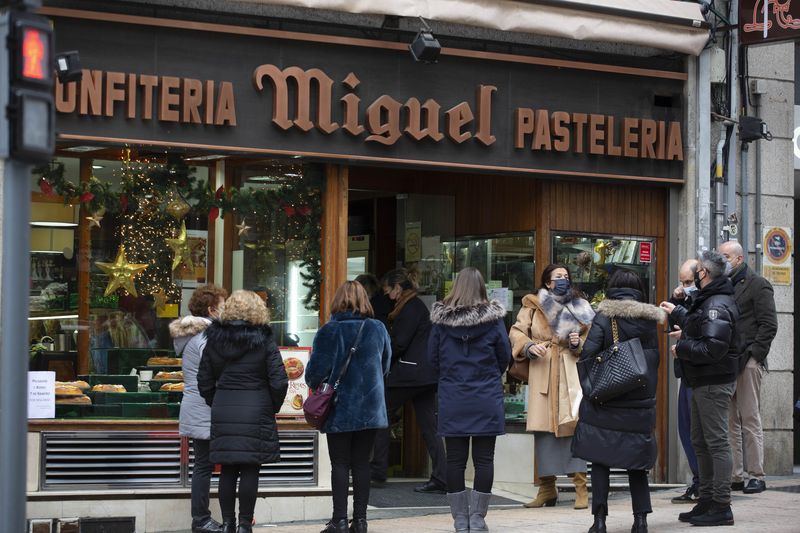 Ourense. 05/01/2021. Reportage sobre la venta de Roscas de Reyes en las pastelerías Ourensanas.
Foto: Xesús Fariñas
