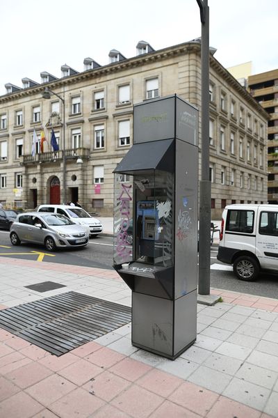 Ourense 3/9/21
Cabina telefónica frente a la subdelegación del gobierno

Fotos Martiño Pinal
