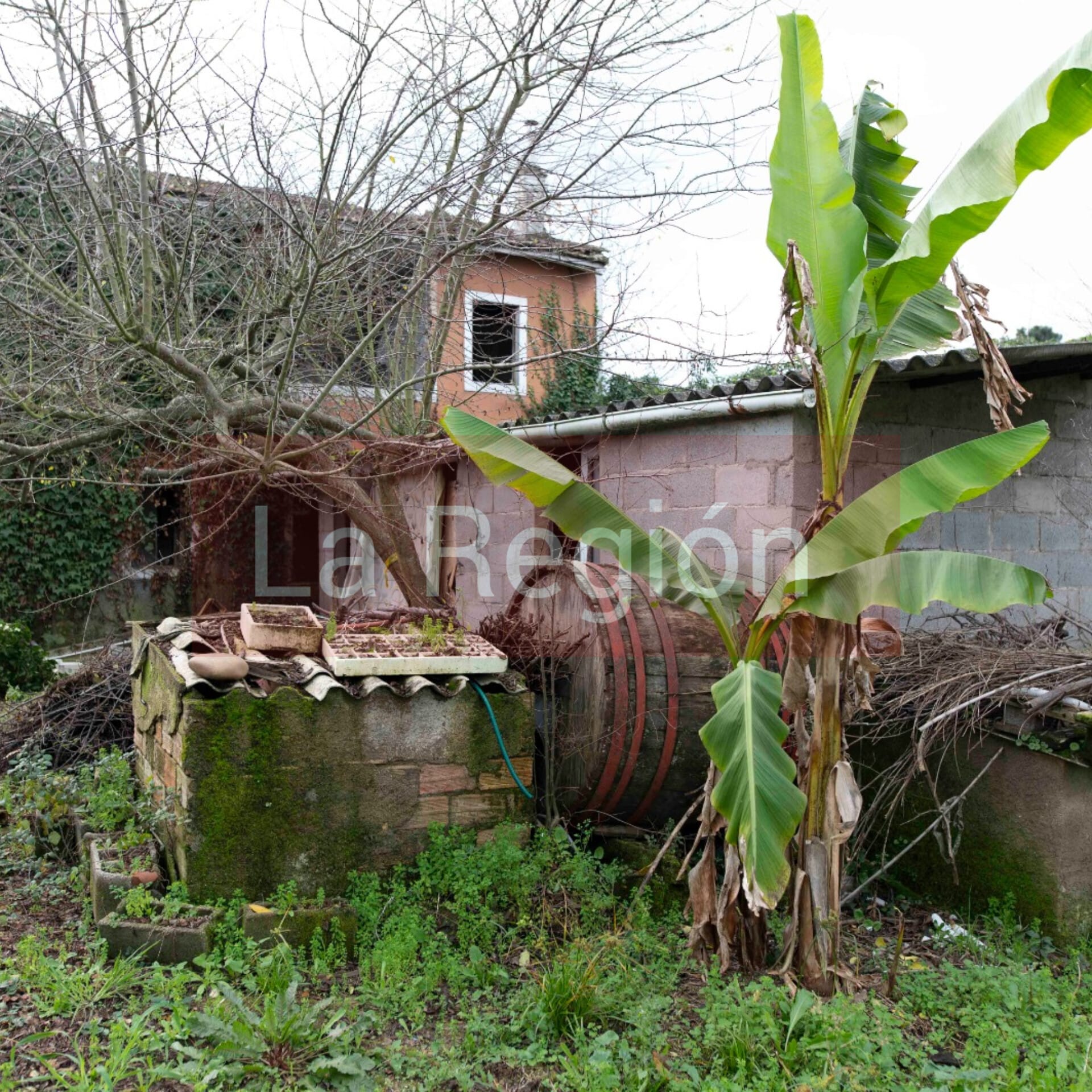 Casa abandonada en O Couto donde supuestamente se produjeron violaciones
Fotos Martiño Pinal